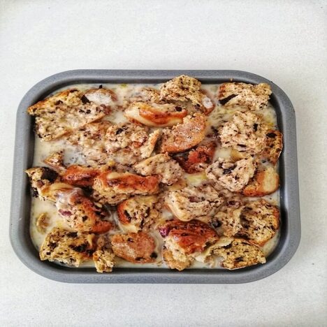 hot cross buns in tray