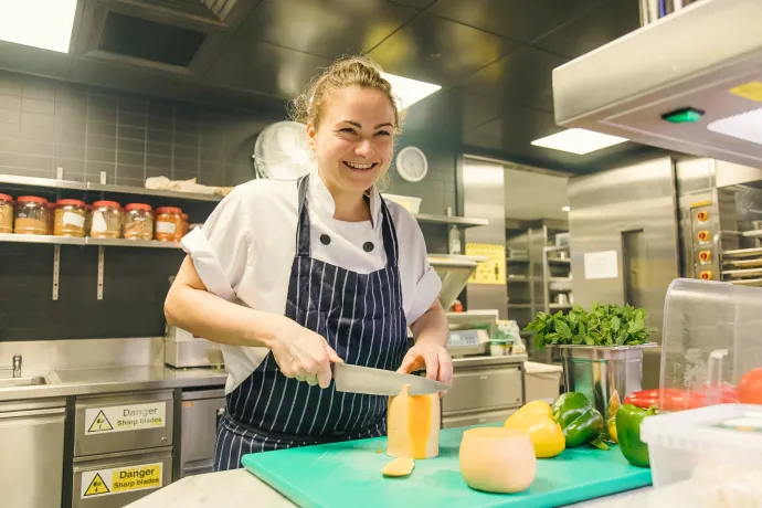marina cutting fruits