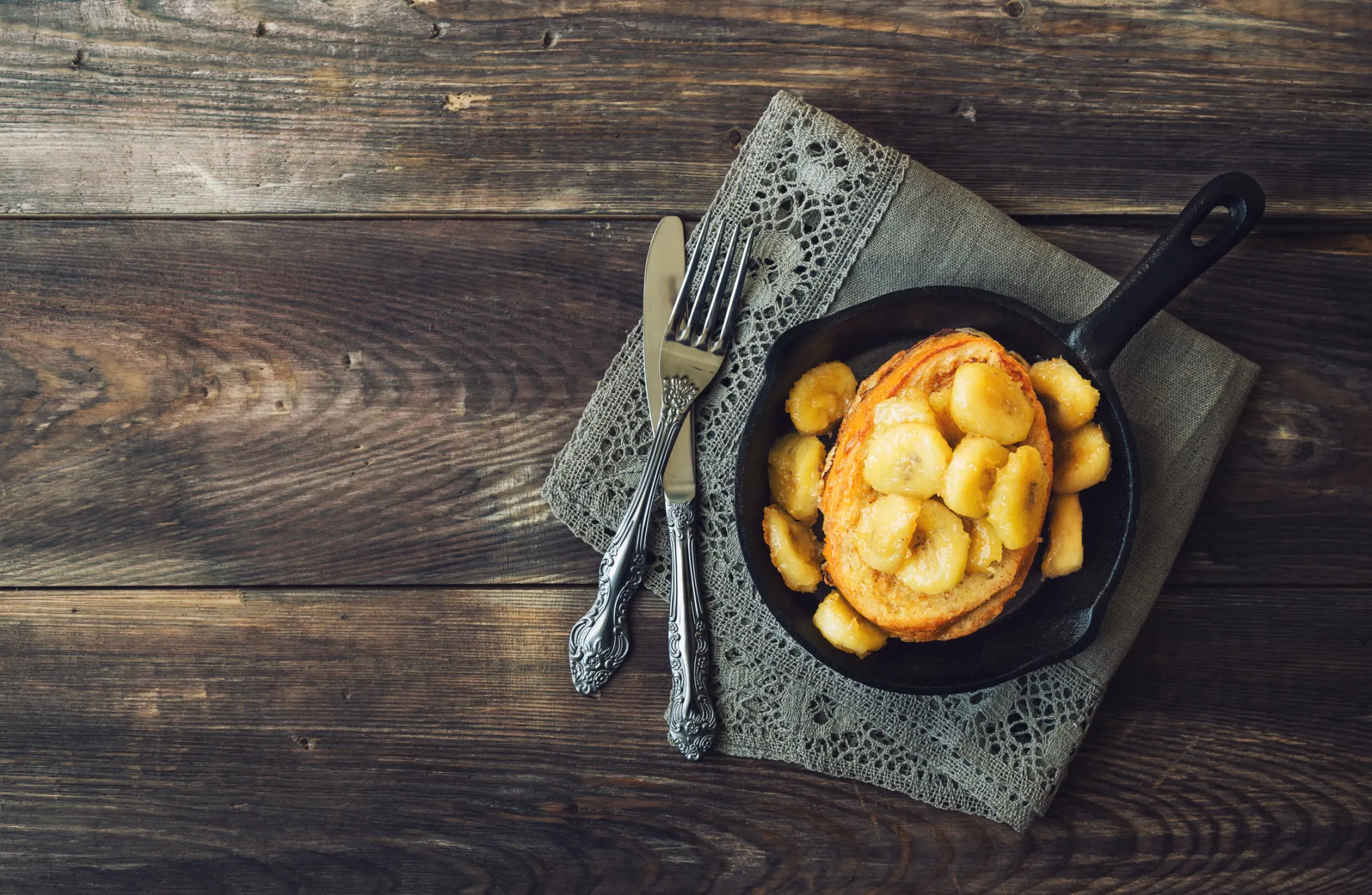 Vegan french toast with maple glazed bananas 
